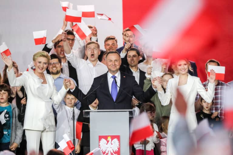 Prezydent Duda: Zapraszam na 23.00 Rafała Trzaskowskiego z małżonką, żebyśmy podali sobie rękę