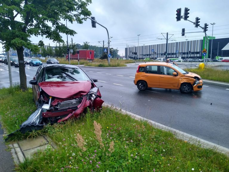 Groźne zderzenie przed Leroy Merlin