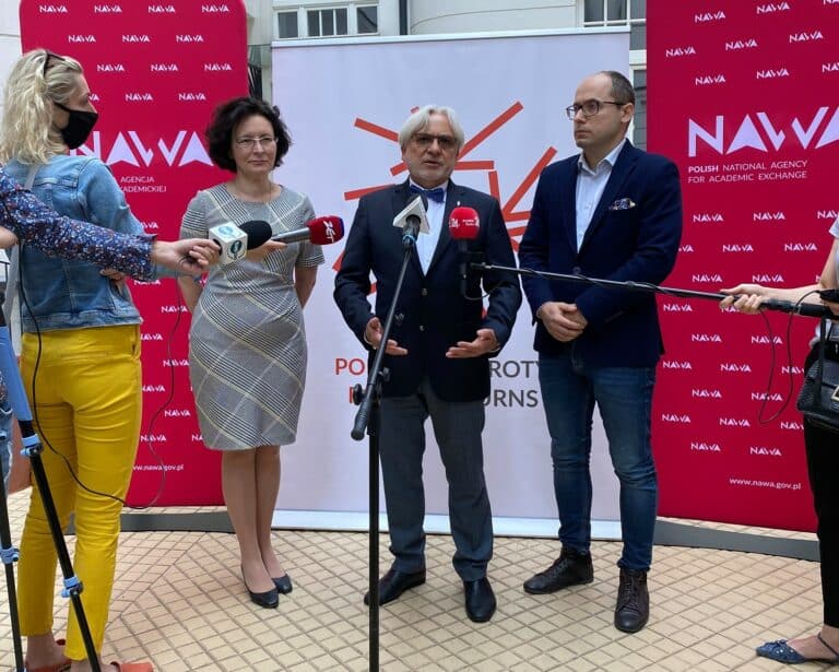 Granty na powroty do kraju dla polskich naukowc&oacute;w badających koronawirusa