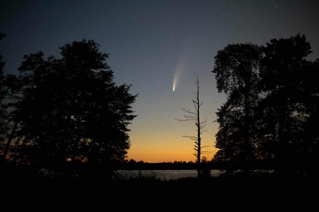 Kometa widoczna nad Olsztynem