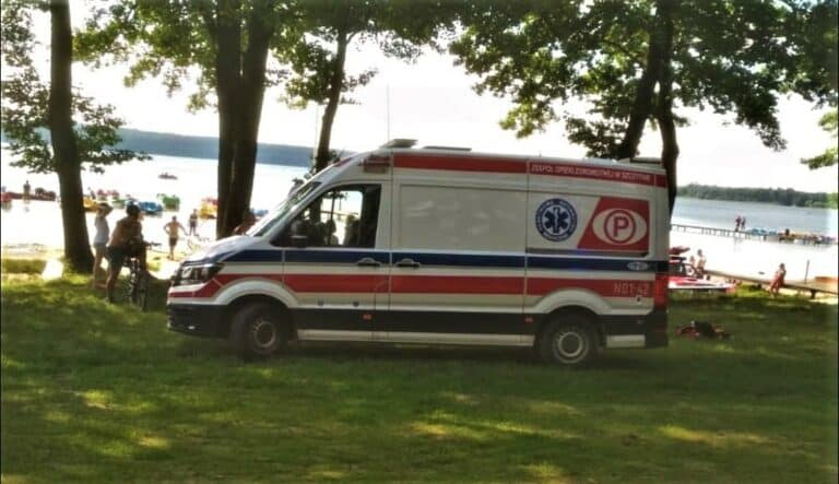 32-latek po skoku do wody na gł&oacute;wkę doznał poważnego urazu kręgosłupa