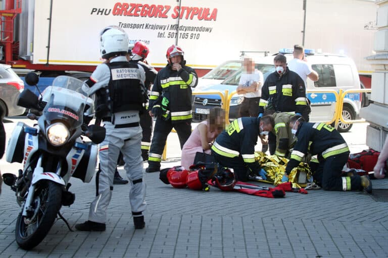 67-latek potrącił kobietę na przejściu dla pieszych obok ronda Bema