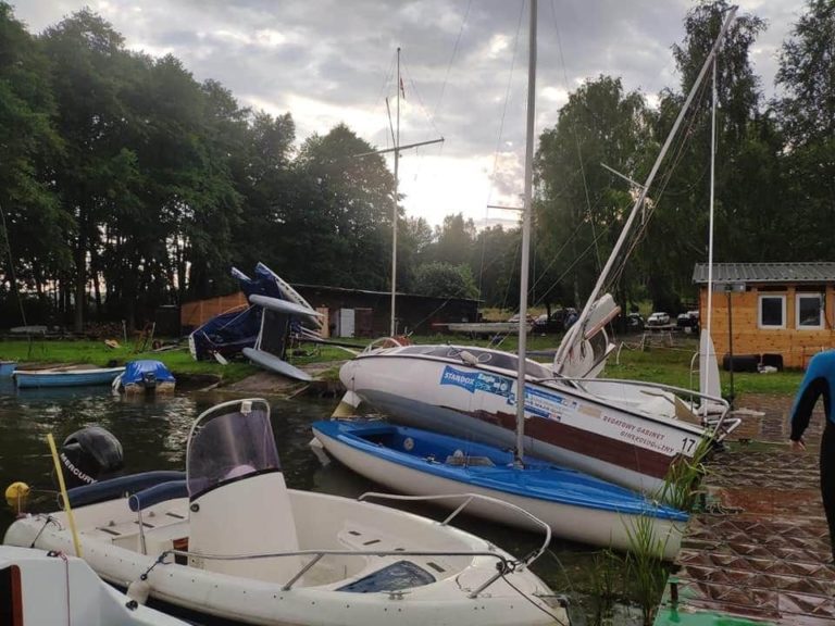 Zdjęcia czytelnik&oacute;w pokazują skalę zniszczeń po gwałtownej burzy jaka przeszła nad Olsztynem