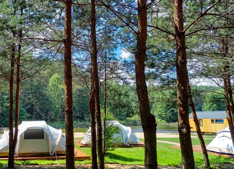 Luksusowy camping nad Ukielem nie wypalił &ndash; teren czeka na nowe zagospodarowanie
