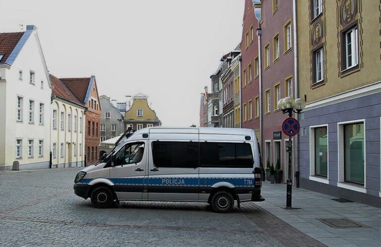 Brutalne pobicie na olsztyńskim Starym Mieście. Oprawcy skakali nieprzytomnemu mężczyźnie po głowie