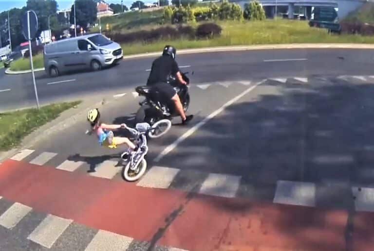 Potrącił ścigaczem 6-letnią dziewczynkę i uciekł. Matka poszukuje motocyklisty aby poni&oacute;sł karę