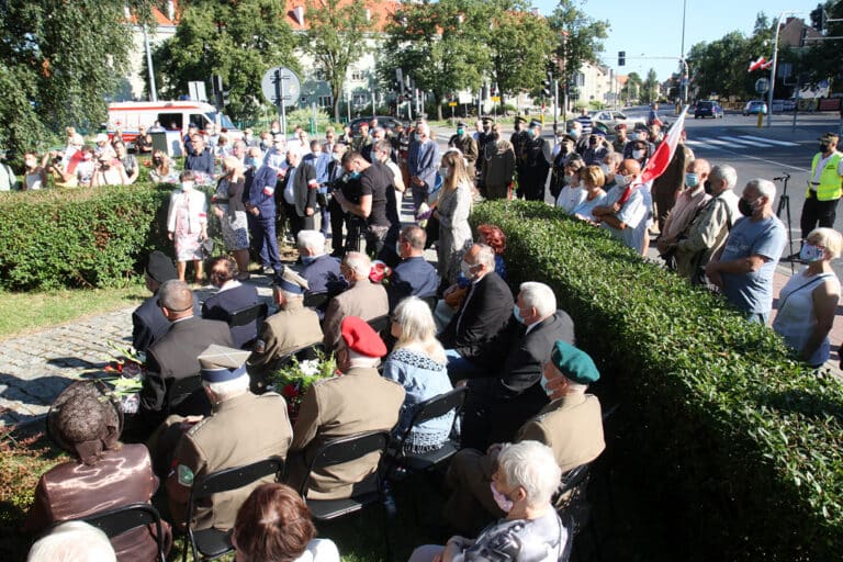 Mieszkańcy Olsztyna obchodzili 76. rocznicę powstania warszawskiego