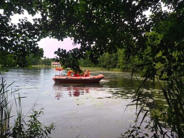 Na jeziorze znaleziono dryfującą łódź ze zmarłym mężczyzną