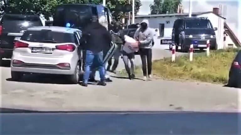 Zatrzymanie przez antyterroryst&oacute;w w środku miasta, świadkowie słyszeli strzały