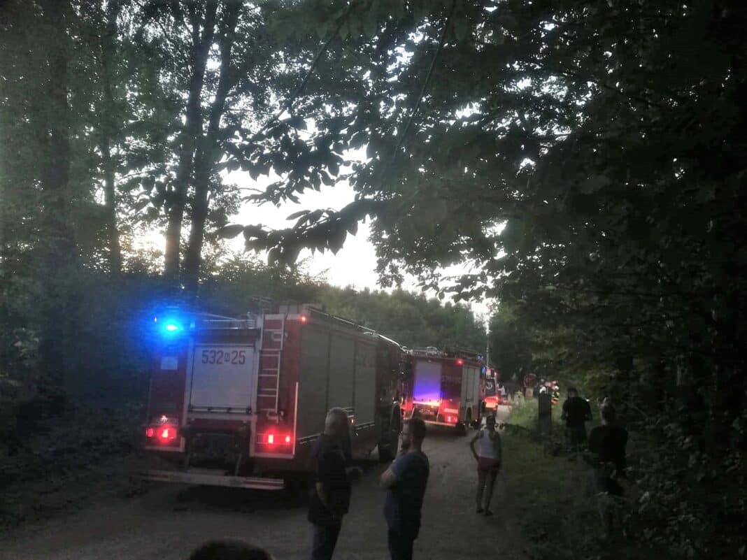 Pociąg z Morąga do Olsztyna potracił dwie osoby. Straż pożarna ewakuuje pasażerów