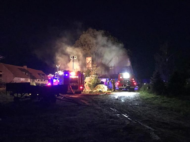 Zapłonął dom jednorodzinny, gaszenie trwało ponad 3 godziny