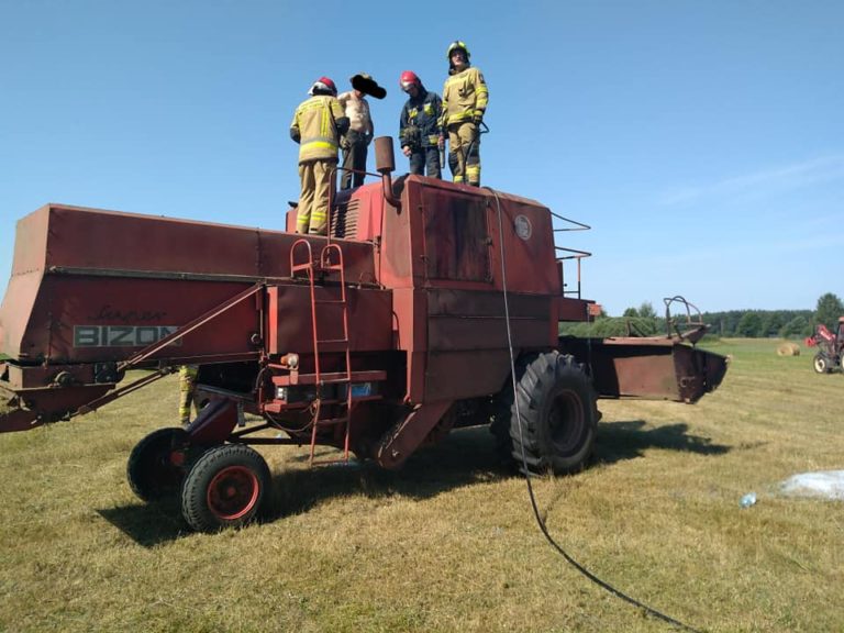 Na polu zapalił się kombajn