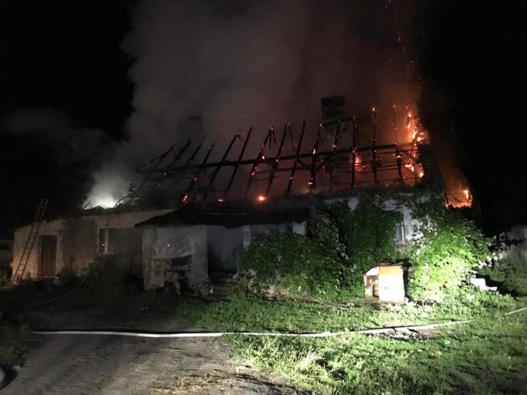 Ich dom spłonął doszczętnie, potrzebna jest pomoc