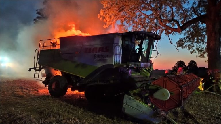 Kombajn zapalił się w trakcie pracy