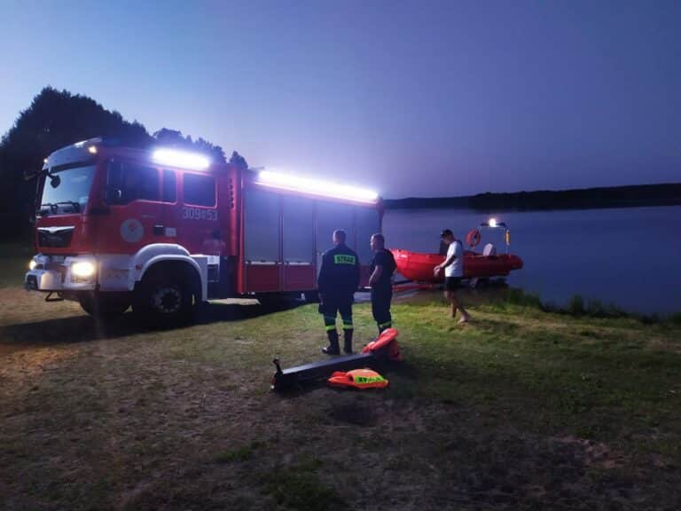 Od trzech dni trwają poszukiwania na jeziorze
