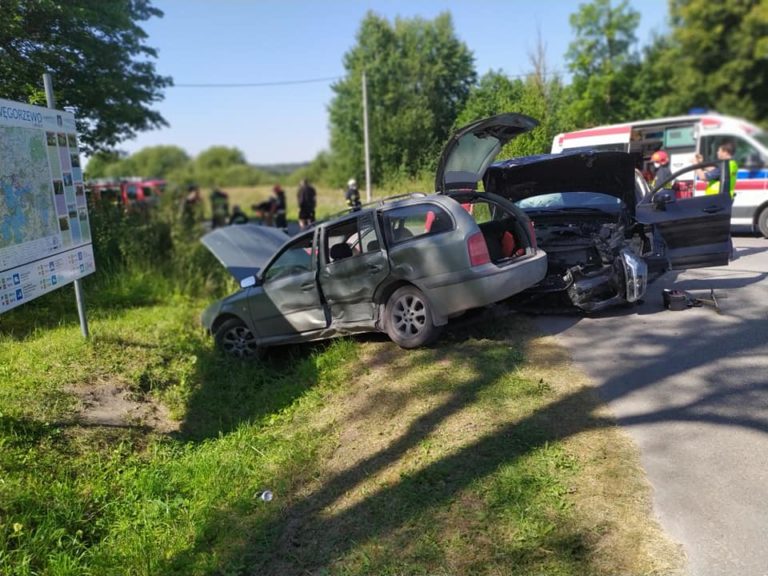 Wypadek z udziałem dziewięciu podróżnych. Trzy osoby trafiły do szpitala