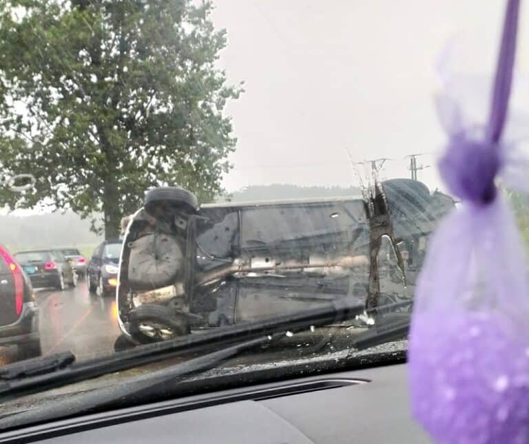 19-latek dachował na wylot&oacute;wce