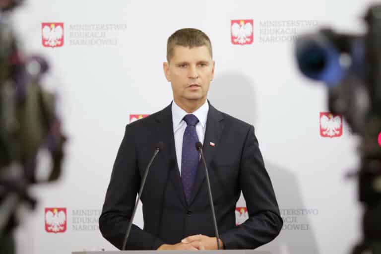 Piontkowski: powr&oacute;t do normalności w szkołach to najważniejsze zadanie (wywiad)