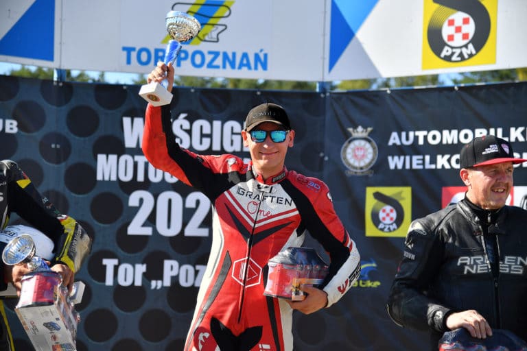 Olsztyniak na podium prestiżowych zawod&oacute;w motocyklowych