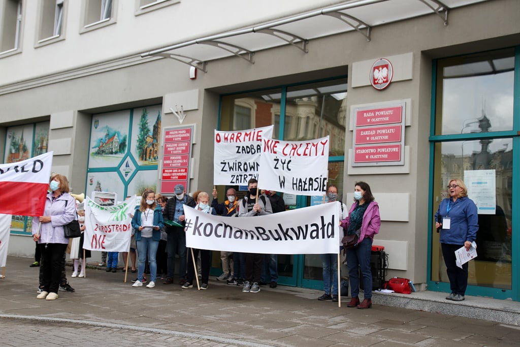 Tak wyglądał protest przed Starostwem Powiatowym w Olsztynie