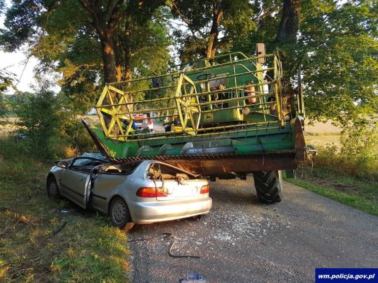 Wjechał pod nadjeżdżający kombajn