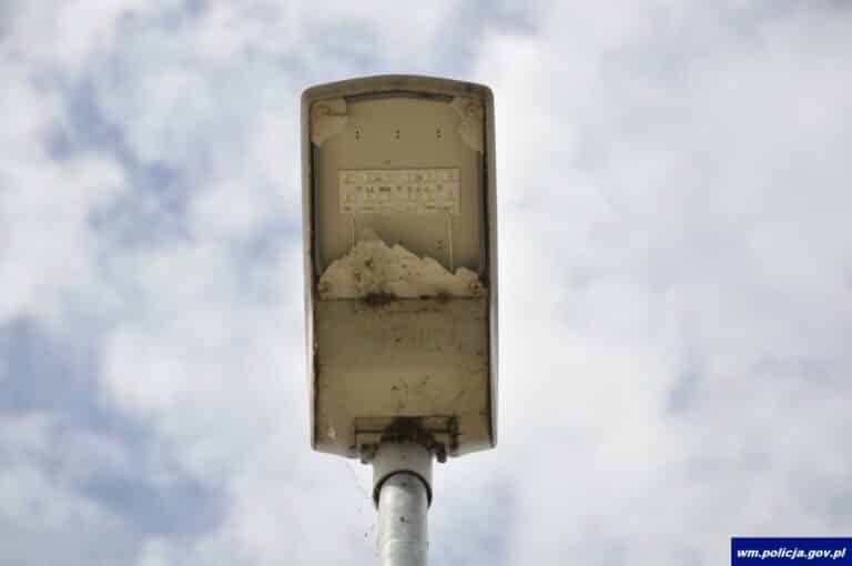 Chuligani uszkodzili 21 lamp. Strzelali do nich z wiatrówki