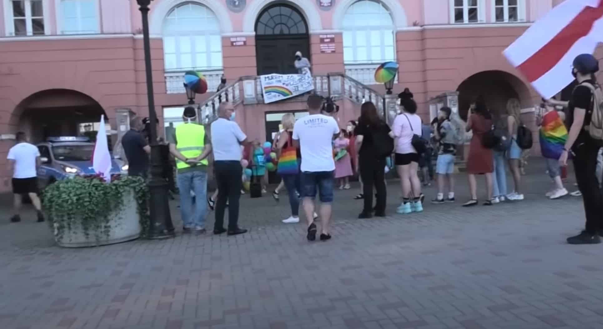 Zatrzymano zakłócających spotkanie popierające społeczność LGBT