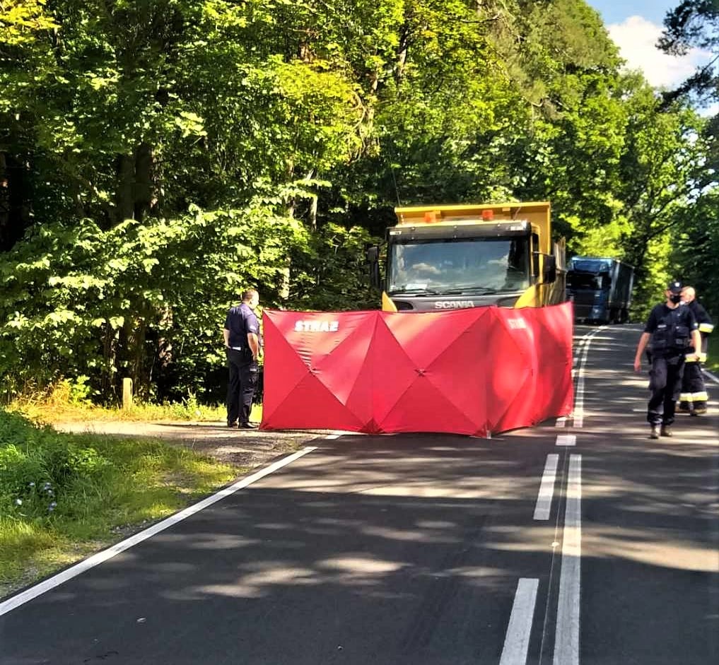 Motocyklista zginął w środę w wypadku. Droga jest zablokowana