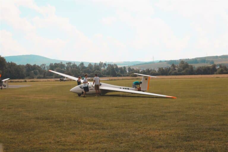 Szybowiec opadł przy starcie na ziemię