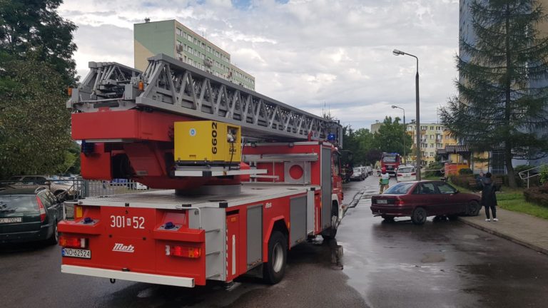 Trwa pr&oacute;ba samob&oacute;jcza na Dworcowej w Olsztynie. Na miejscu jest negocjator