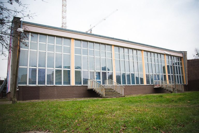 Olsztyński basen idzie na sprzedaż. Miasto ogłasza przetarg na grunt