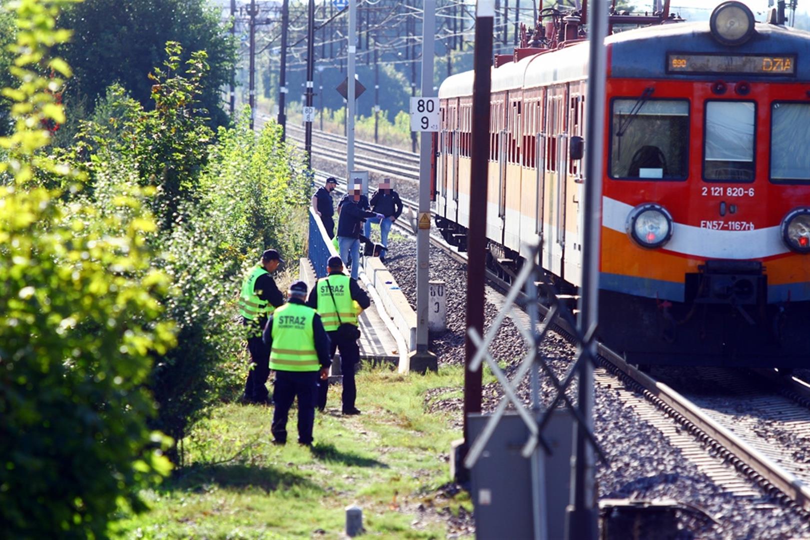 Pociąg potrącił w Olsztynie kilkunastoletniego chłopca. Jego stan jest bardzo ciężki