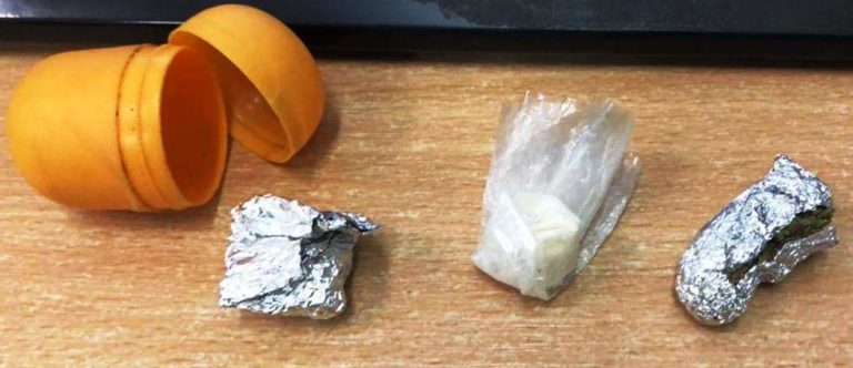 W kinder-niespodziance trzymał narkotyki. Na siedzeniu obok poszukiwanego