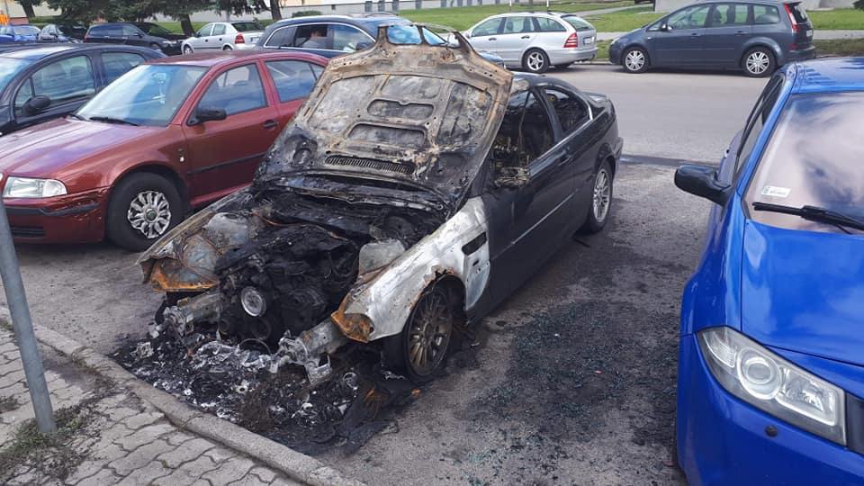 Podpalił auto w środku miasta