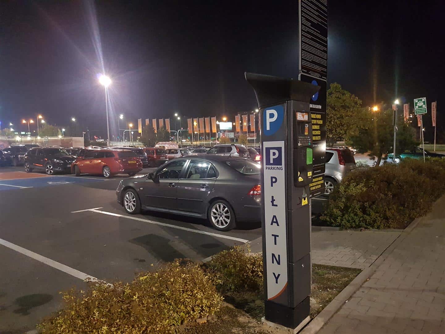 Parking przed Auchan i Media Markt jest już płatny!