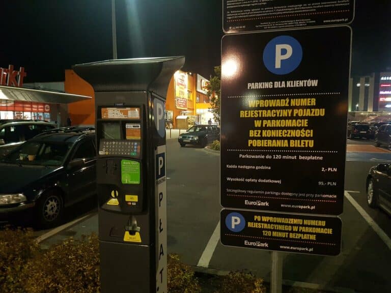 Parking przed Auchan i Media Markt jest już płatny!