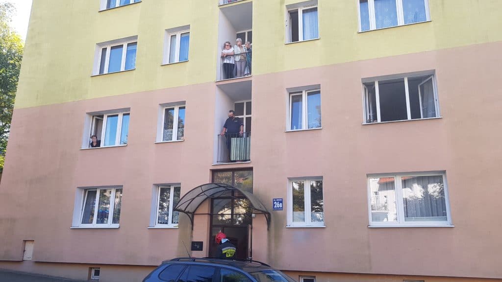 Straż interweniowała w Olsztynie. Wyważono drzwi