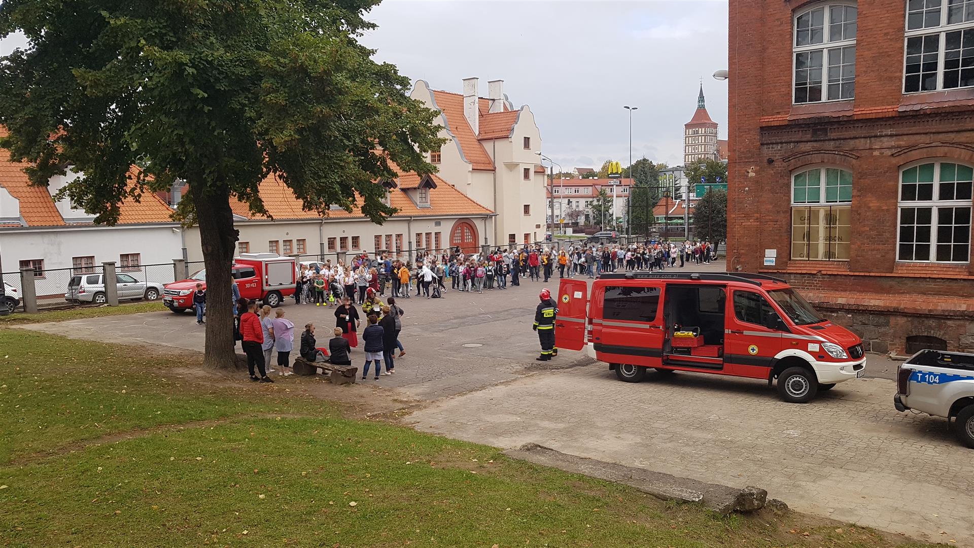 Ewakuacja szkoły podstawowej w Olsztynie