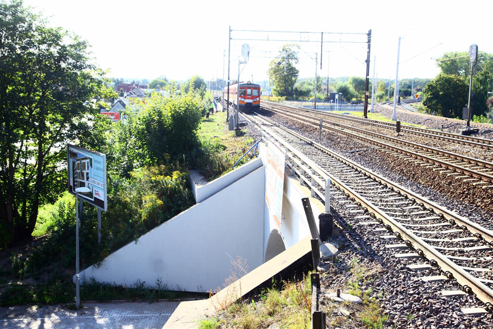 Pociąg potrącił w Olsztynie kilkunastoletniego chłopca. Jego stan jest bardzo ciężki