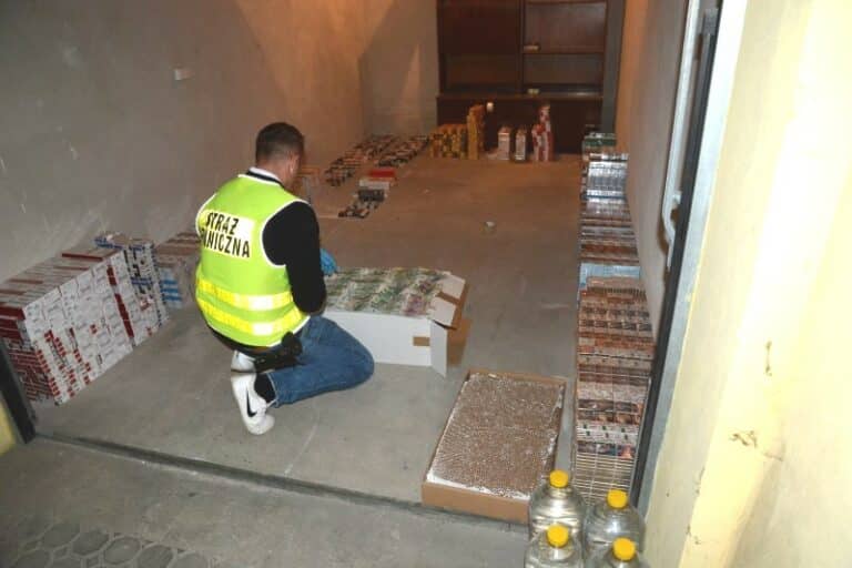 Straż graniczna rozbiła szajkę handlującą papierosami z przemytu