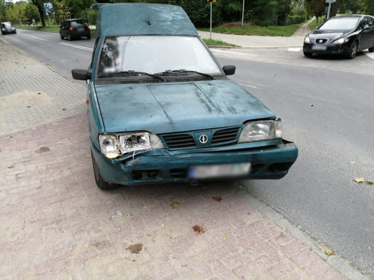 100-latek doprowadził do kolizji. Podr&oacute;żował z 95-letnią pasażerką