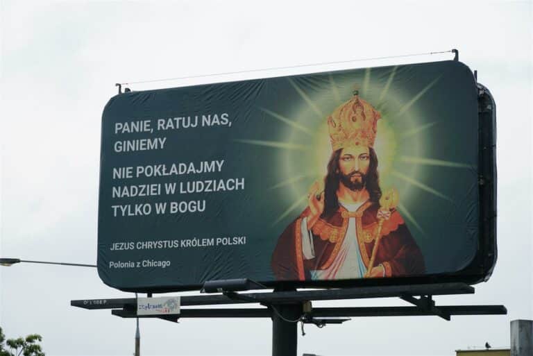 Jezus Chrystus Kr&oacute;lem Polski? Religijna reklama w Olsztynie