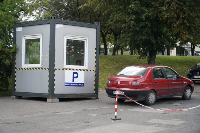 Parking przy Uranii płatny