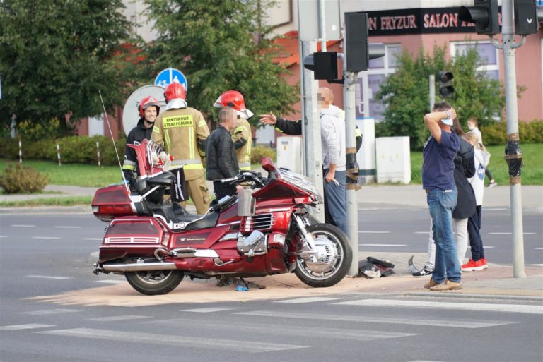 Legendarnym motocyklem wylądował na lampie