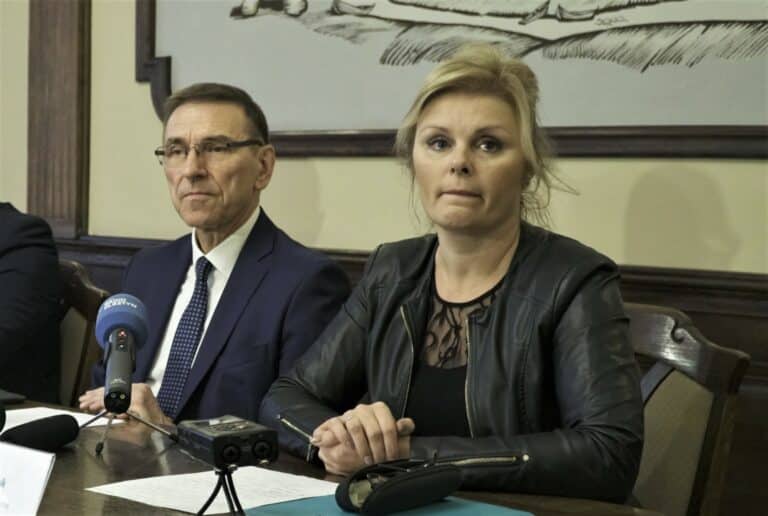 Wiceprezydent Olsztyna na kwarantannie. Zakażona radna i dyrektor szkoły oraz pracownicy jednostek rausza