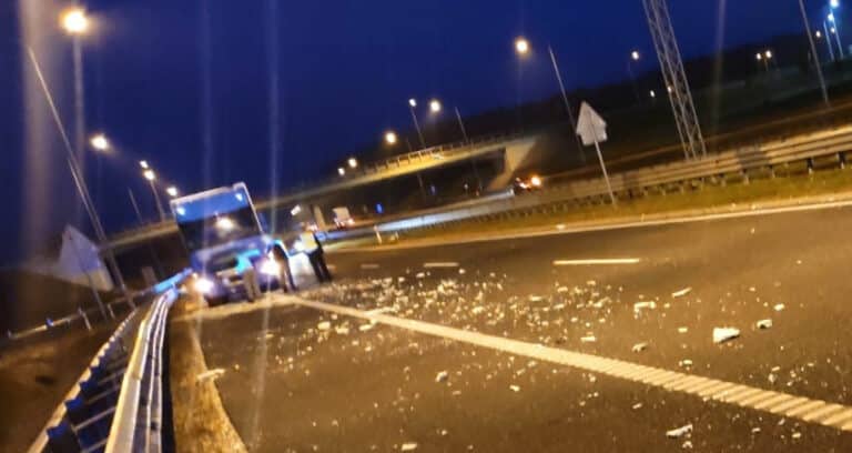 Wypadek TIR-&oacute;w na drodze S51