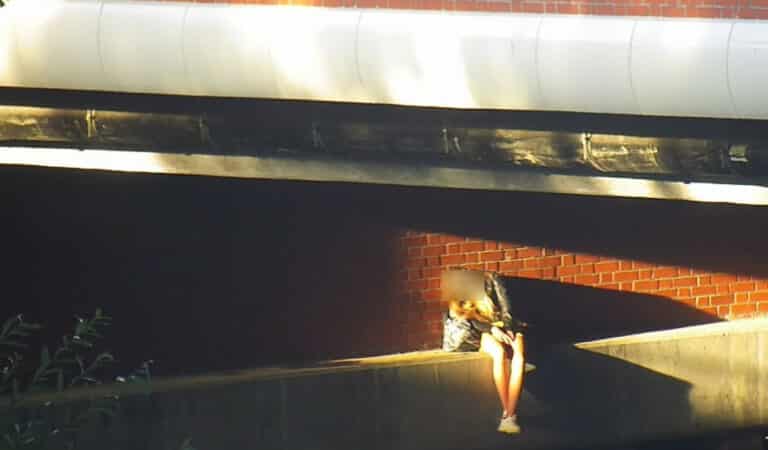 Kompletnie pijana spała nad rzeką