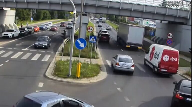 &bdquo;Sielanka&rdquo; pijaka na ul. Sielskiej. Jechał od prawej do lewej popijając sobie drinka