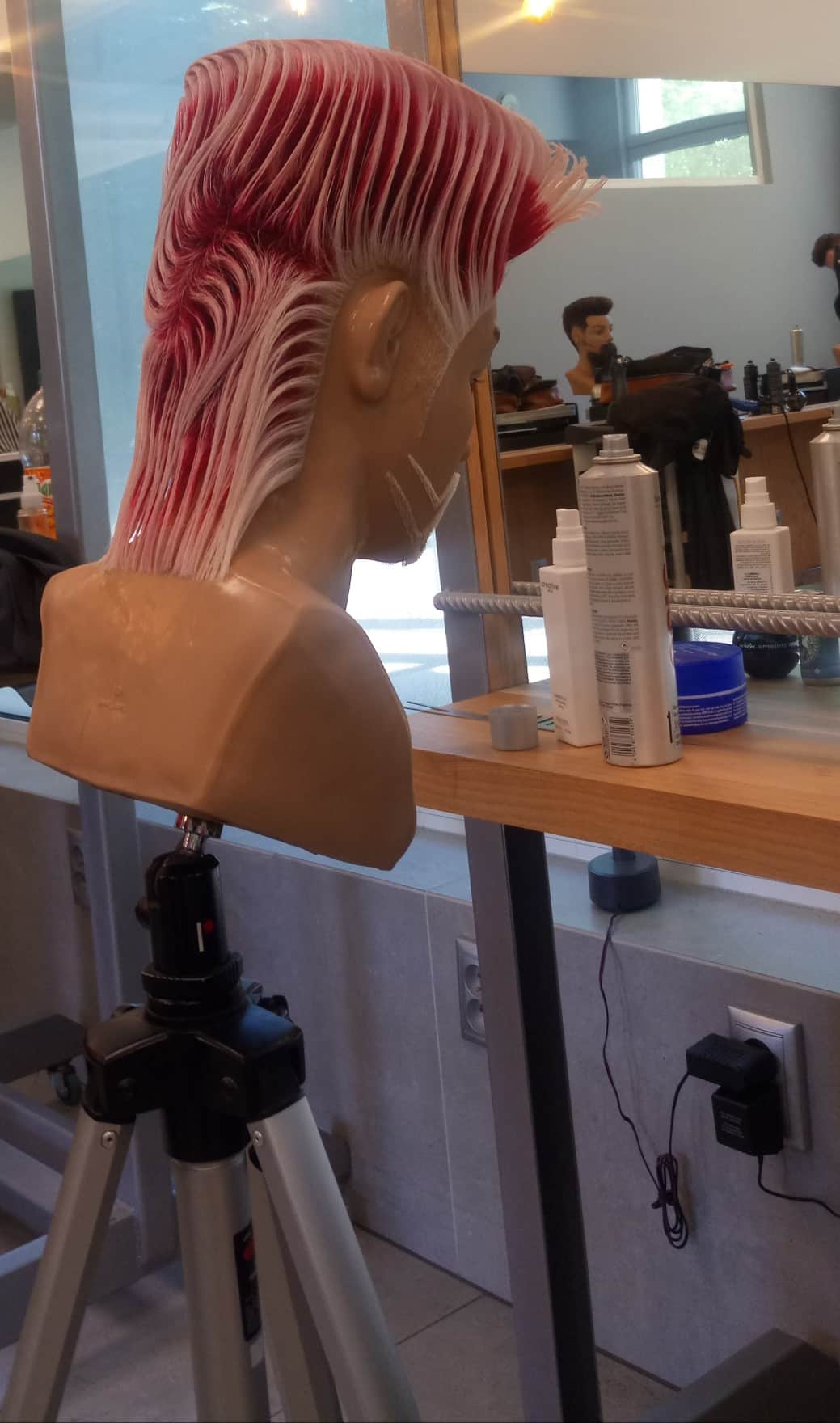 Aktualny Mistrz Świata we fryzjerstwie zaprasza do swojego nowego salonu
