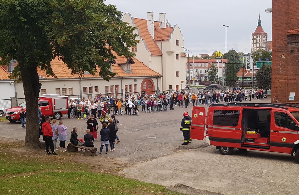 Ewakuacja szkoły podstawowej w Olsztynie